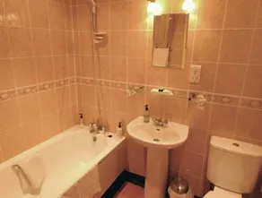 Hussar Inn - Bathroom