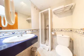 Hostal SIN RECEP24H Puerta de la Villa - Pet friendly & Restaurante - Badezimmer