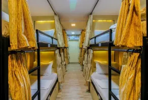Seven Hills Dormitory - Hostel - Living area