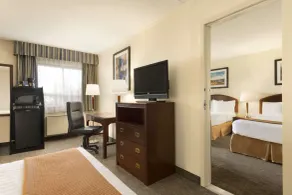 Travelodge by Wyndham Edmonton South - Chambre