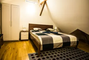 Onefam Míru - Room