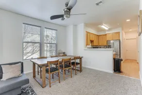 Walk to Bart Station: Richmond Townhome w/ Balcony - Innenbereich