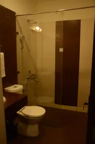 Hotel Van Durga Katra -10 mins Drive from Helipad - Bathroom