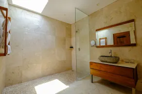 The Westlake Hotel & Resort Yogyakarta - Bathroom
