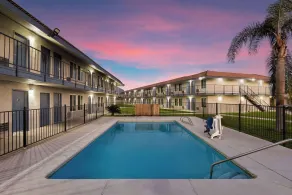 Days-Inn by Wyndham Bakersfield - Pool