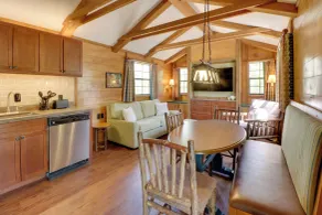 Fire Pit + Lake Access: Cabin Retreat in Heflin - Innenbereich