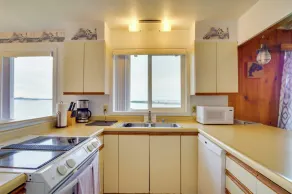 NY! Coastal Smith River Cottage med havsutsikt! - Interiör