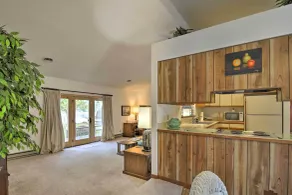 Quintessential Lake George House w/ BBQ & Fire Pit - Innenbereich