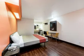 Motel 6 San Antonio, TX - Frost Bank Center - Room
