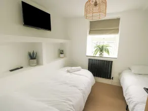 1 Mona Terrace - Room