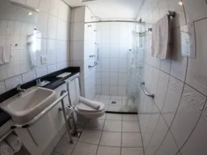 Tri Hotel Executive Caxias - Bathroom