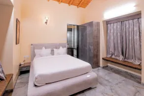 Freesia Resort by Express Inn - Room