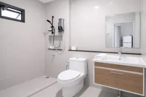 ไทยแลนด์ เพลส โฮเทล หนองบัวลำภู Thailand Place Hotel Nong Bua Lam Phu - Bathroom