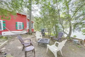 Peaceful Lakefront Maine Cabin w/ Sunset Views - Innenbereich