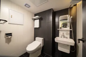 Moyen Hotel - Bathroom