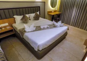 Rudra Shelter Business Hotel - Habitación