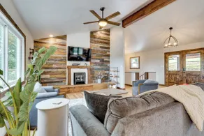 1 Mi to Dtwn Loudon: Spacious River-view Home - Interiør
