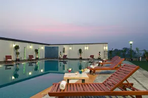 Mind Space Hotel, Pimpri - Pool