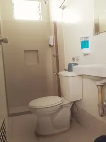 Kingsville Hotel - Bathroom