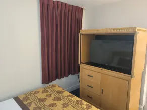 Queens Lodge Motel - Chambre