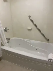 Comfort Inn & Suites West Chester - North Cincinnati - Bathroom