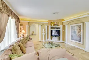 Pompano Beach Home w/ Pool & Dock ~ 4 Mi to Pier! - Interiør