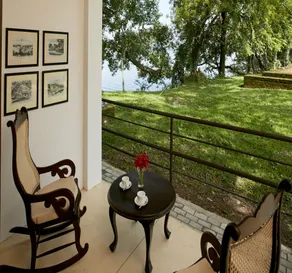EKHO Lake House - From Colonial Bungalow to Royal Retreat - Vue de la chambre