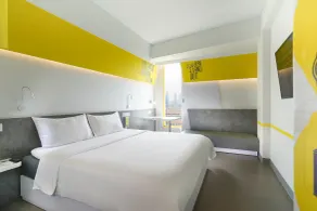 Yello Hotel Manggarai - Room