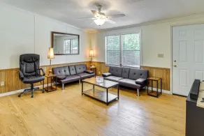 Crescent City Home w/ Charcoal Grill: Near 3 Lakes - Interiör