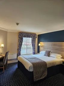 The Queens Hotel & Victoria Cloisters Apartments - Habitación