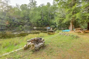 NY! Waterfront Weare Cottage m / Fire Pit & Kajakker - Interiør