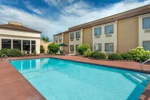 Quality Inn West of Asheville - Pool