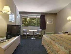 Knights Inn Liberty - Chambre