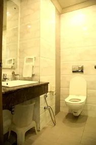 Comfort Inn Silver Arch Hotel, Mussoorie - Bathroom