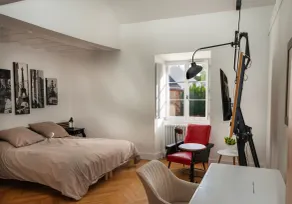 Loft dans le clocher face au chateau - Værelse