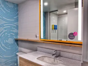 Tru By Hilton Oklahoma City Airport - Bathroom