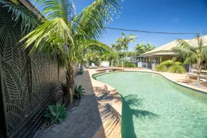 Tiona Holiday Park - Pool