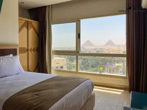 Grand Museum Guest House pyramids view - Room