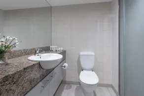 Drift Palm Cove - Bathroom