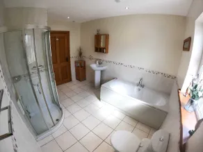 The Heights & Hollows Farmhouse - Bathroom