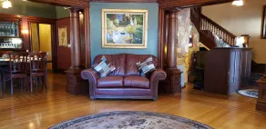 Cabernet House, an Old World Inn - Hall