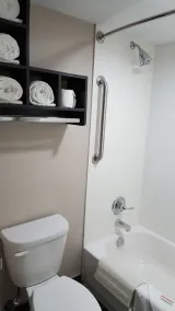 Baymont by Wyndham Clarksville - Salle de bain