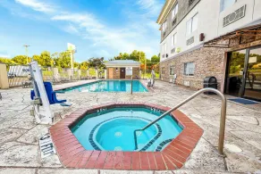 Holiday Inn Express Palestine by IHG - Pool