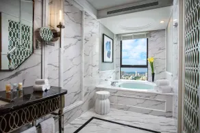Ramada Plaza by Wyndham Wuhan Huangpi - Bathroom