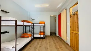 Madpackers Jibhi - Hostel - Camera