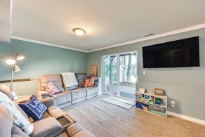 Lakefront Gem w/ Deck & Grill in Shelton - Innvendig