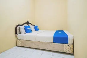 Rehat at Assalam Guest House Syariah - Room