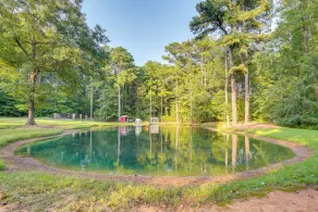 Kilgore Gem: Pet-friendly Cabin w/ Duck Pond! - Interiör