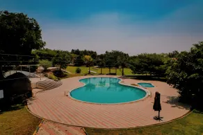 Utsav Club and Resort - Piscina