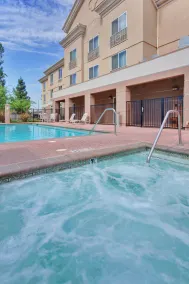 Holiday Inn Express Porterville by IHG - Piscine